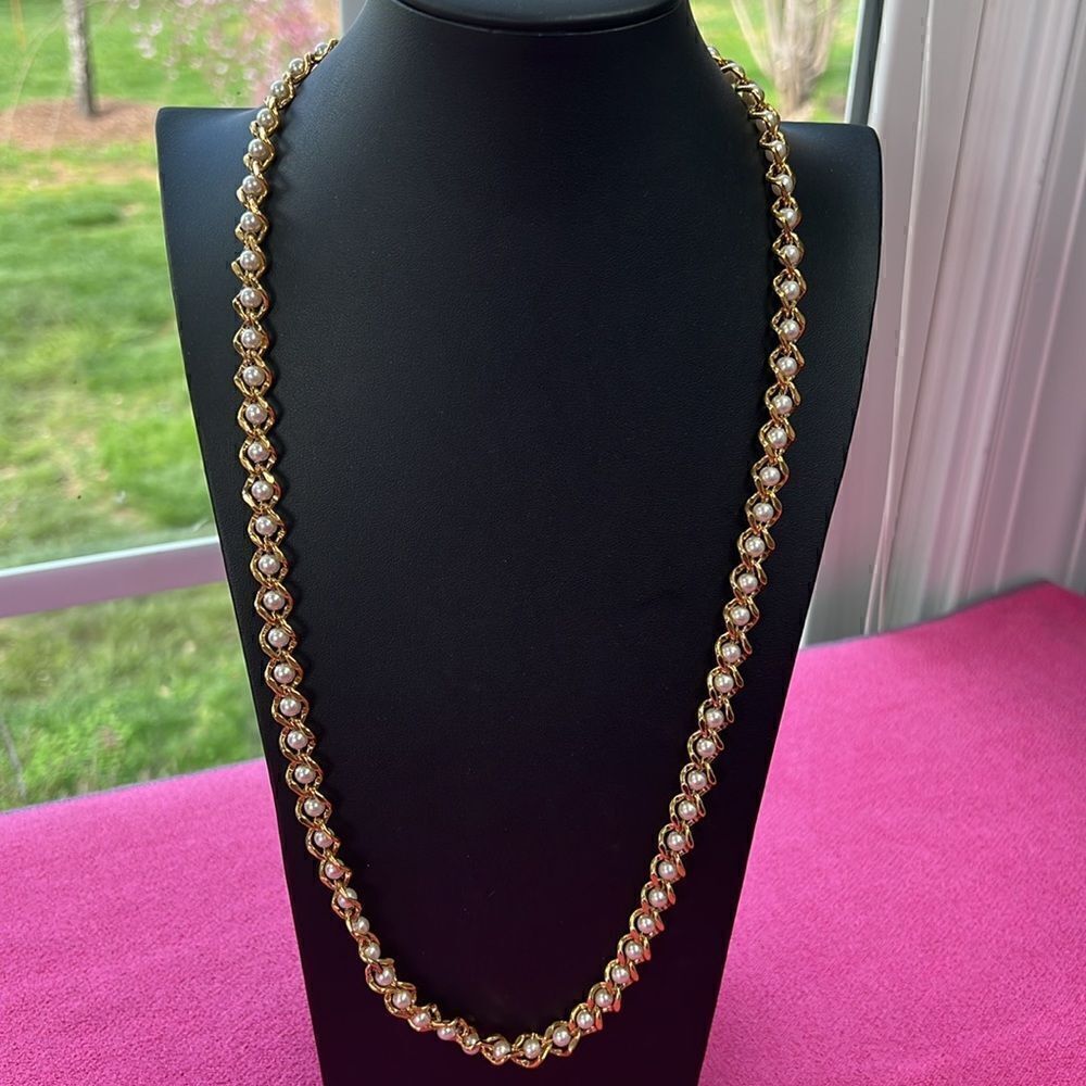 Napier Gold Tone & Faux Pearl Necklace! Gorgeous!